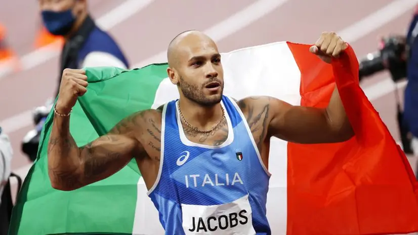 Marcell Jacobs dopo l'oro olimpico nei 100 metri a Tokyo - Foto Epa © www.giornaledibrescia.it