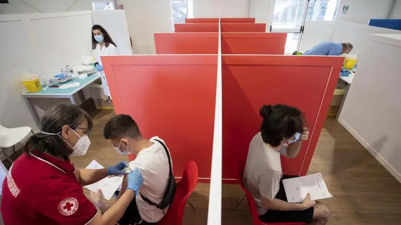 Vaccinazioni anti Covid a Roma - Foto Ansa/Massimo Percossi © www.giornaledibrescia.it