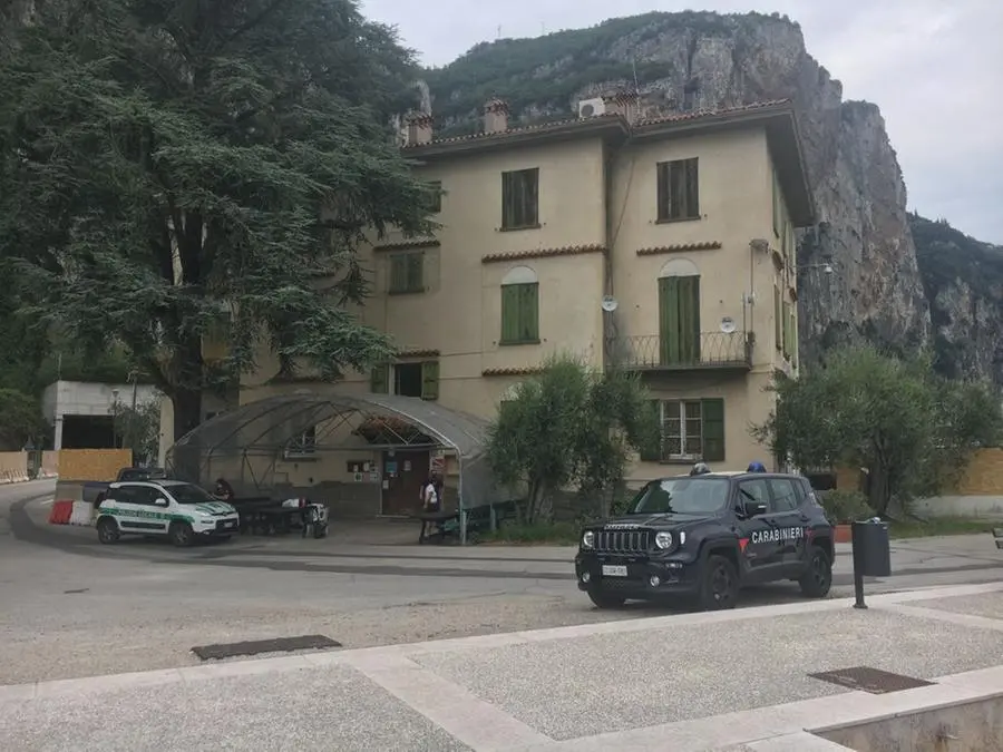 Lo stabile a Tremosine dove è stato trovato il corpo senza vita del giovane