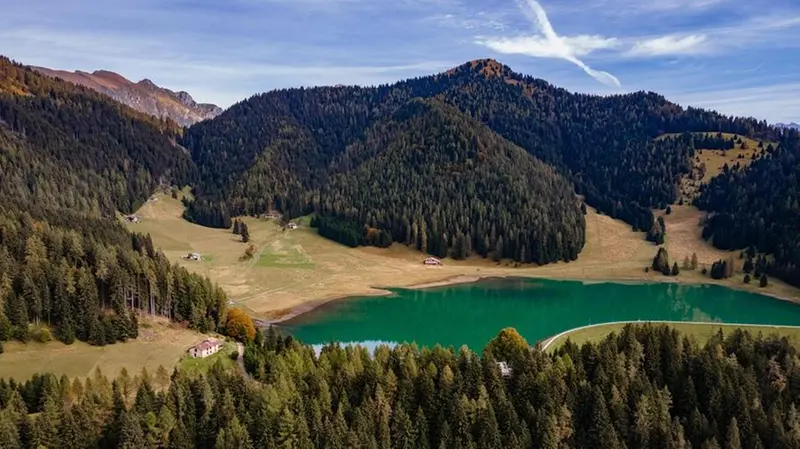 Il bacino d'acqua alpino del lago di Lova - Foto Brescia Tourism