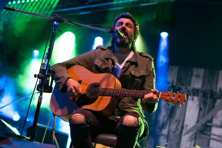 Omar Pedrini al concerto di Radio Onda d'Urto