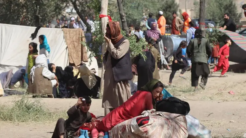 Profughi afghani sfollati da Kunduz e Takhar, due province prese dai talebani