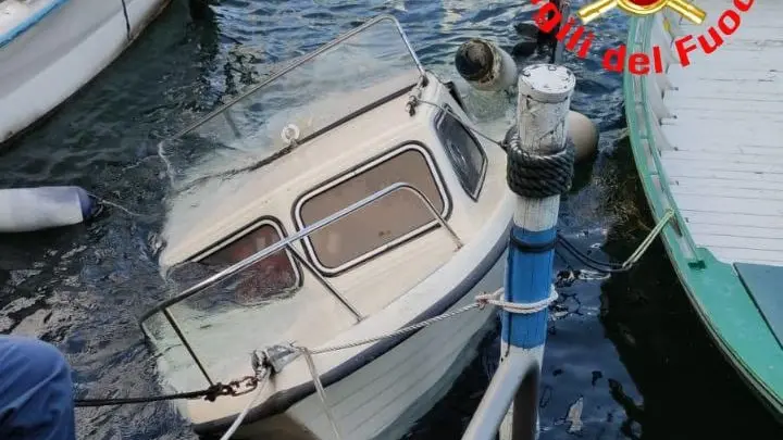 L'intervento di recupero dei Vigili del Fuoco a Montisola