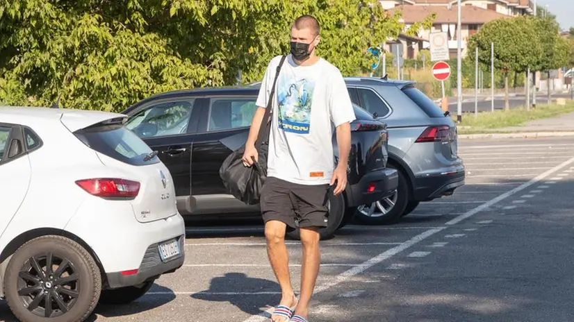 I giocatori del Brescia arrivano a Torbole Casaglia per l'allenamento