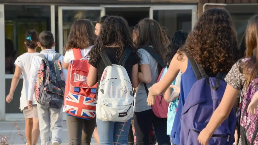 Sono sempre di più le famiglie che faticano a comprare il corredo per la scuola - © www.giornaledibrescia.it
