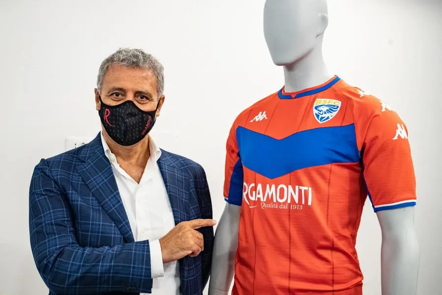 Brescia Calcio, presentate le nuove maglie delle rondinelle