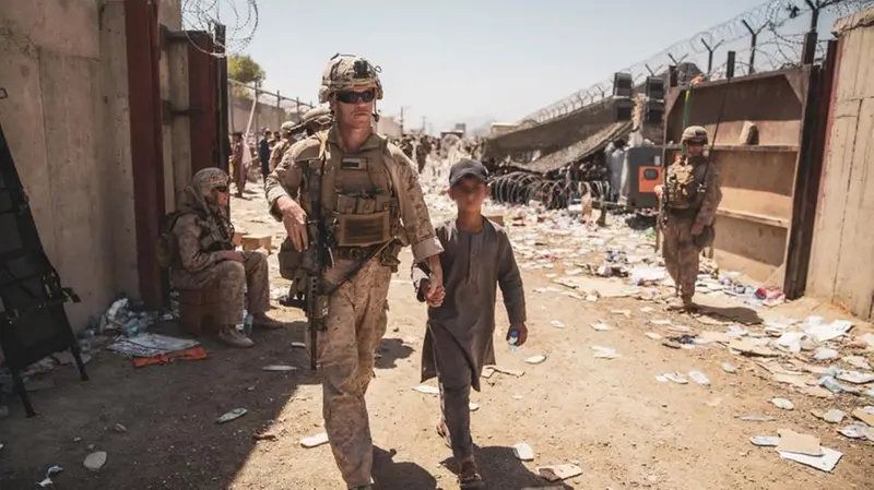 Afghani in fuga a Kabul