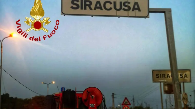 Verso il fronte del fuoco alle porte di Siracusa - © www.giornaledibrescia.it