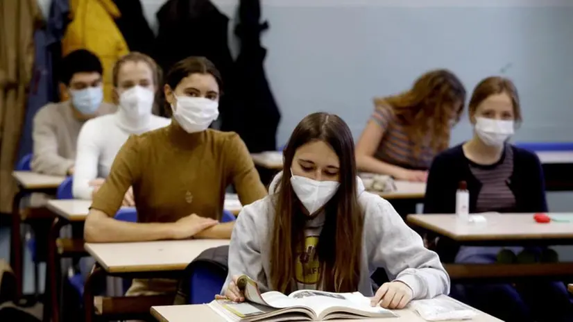 Studenti in classe con le mascherine - Foto © www.giornaledibrescia.it