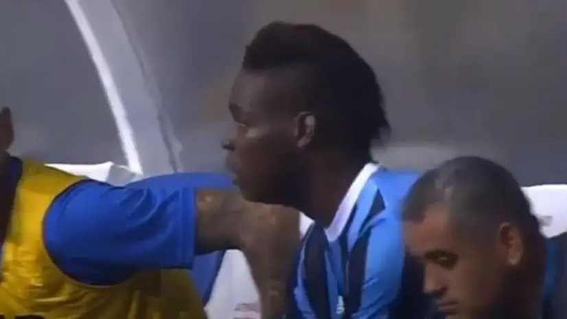 Mario Balotelli in un frame del video divenuto subito virale sui social - © www.giornaledibrescia.it