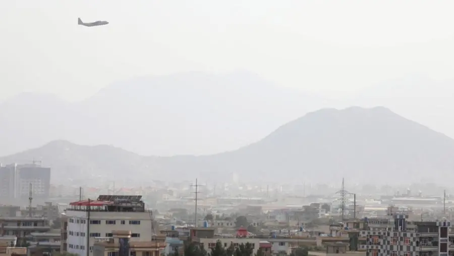 Via da Kabul, caos nell'Afghanistan in fiamme