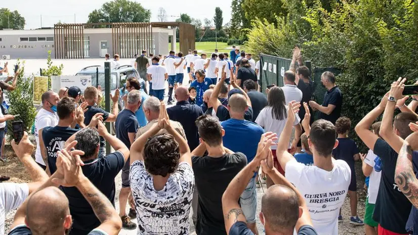 I tifosi incitano la squadra a Torbole Casaglia