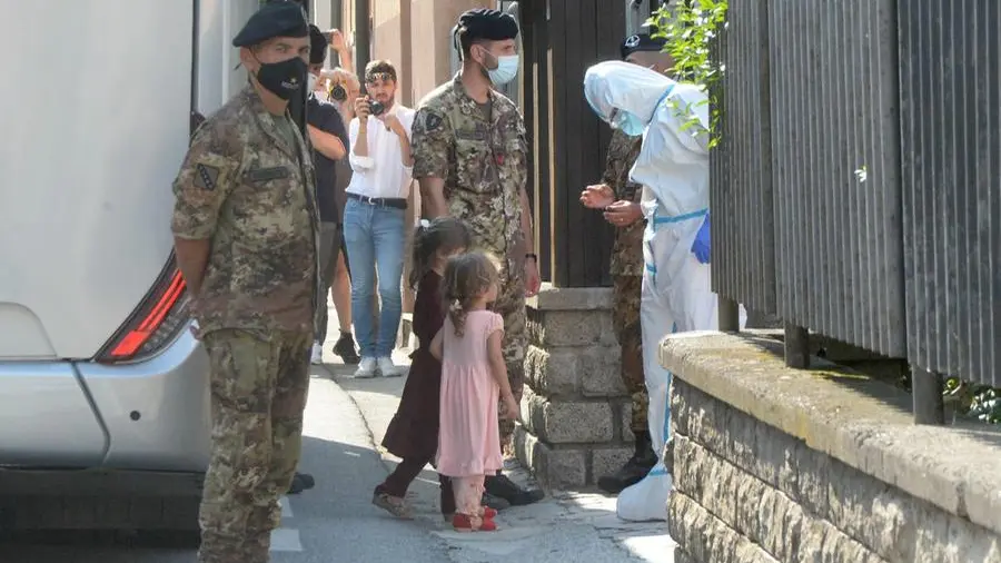 L'arrivo dei profughi afghani e delle loro famiglie a Edolo