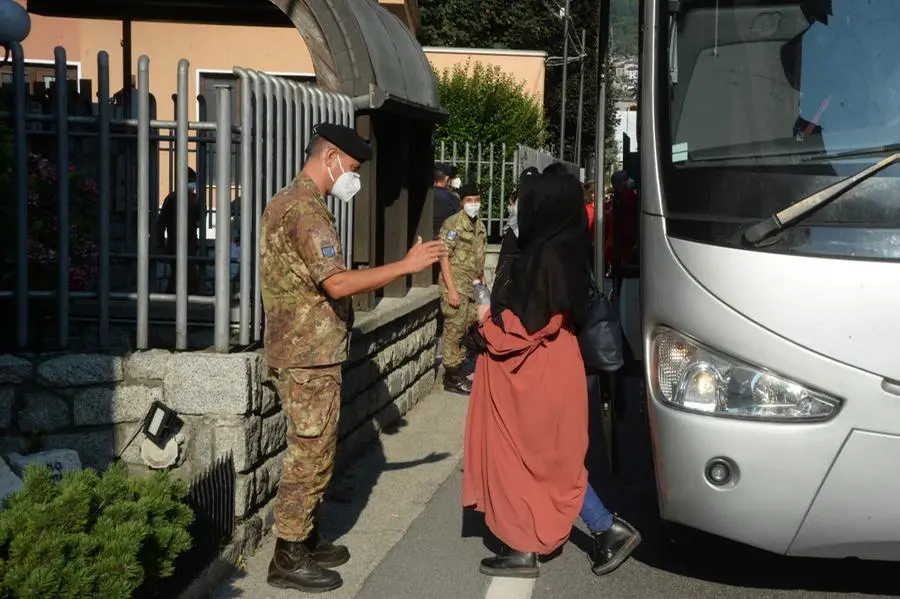 L'arrivo dei profughi afghani e delle loro famiglie a Edolo