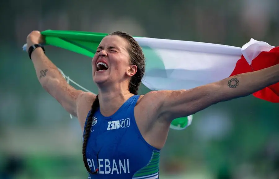 Tokyo 2020, Veronica Yoko Plebani esulta dopo il bronzo nel triathlon