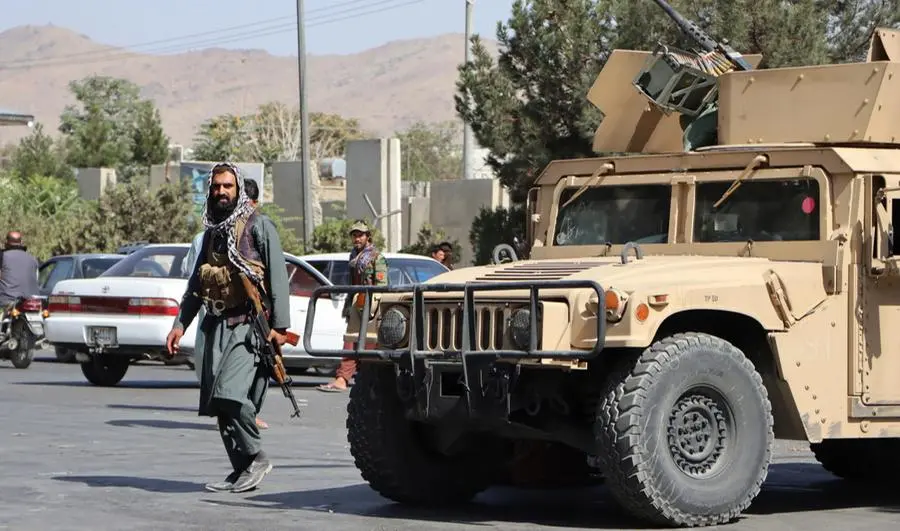 Kabul, talebani sorvegliano i varchi d'accesso all'aeroporto Hamid Karzai