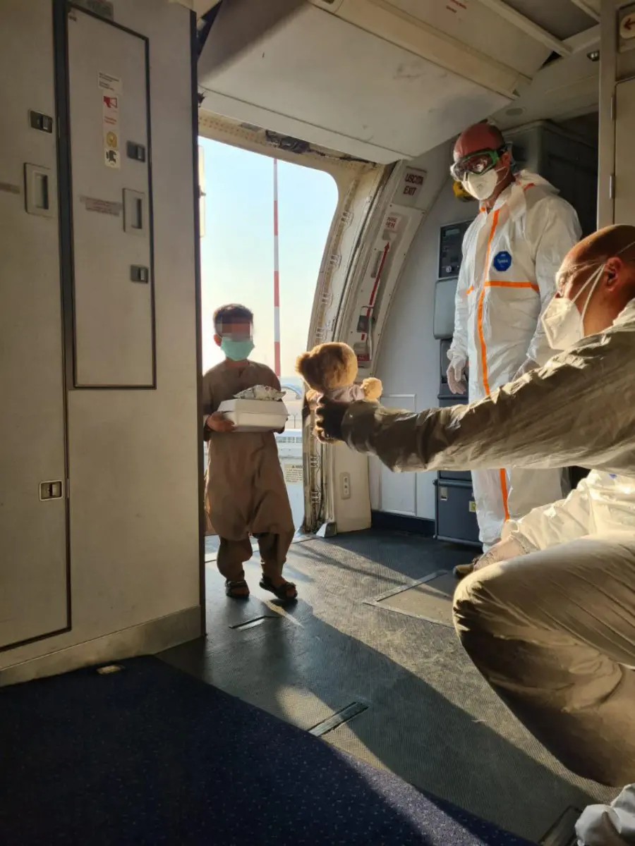 L'arrivo dei rifugiati afghani a Fiumicino