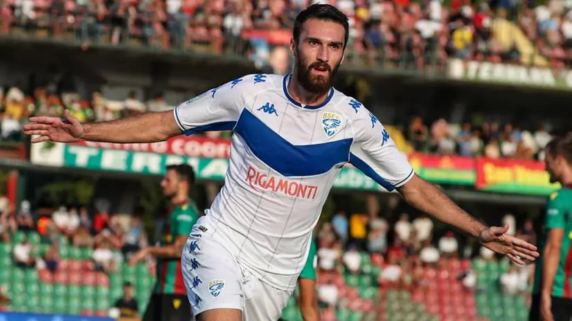 Il Brescia in campo a Terni, allo stadio Liberati