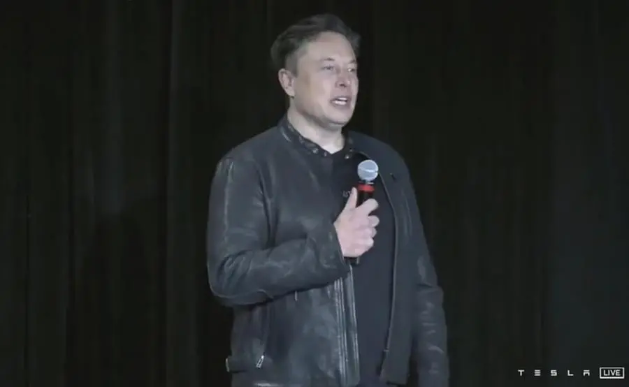 Elon Musk ha presentato il robot umanoide Tesla Bot: «Può rivoluzionare l'economia»