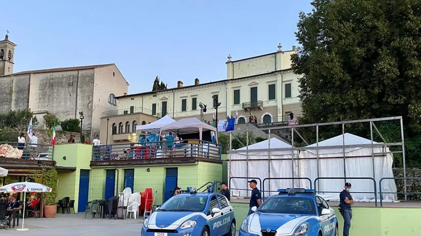 Le forze dell'ordine presidiano il Memorial Simone Riva a Desenzano