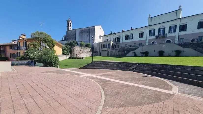 L'anfiteatro di Villa Brunati a Desenzano del Garda - Foto Facebook