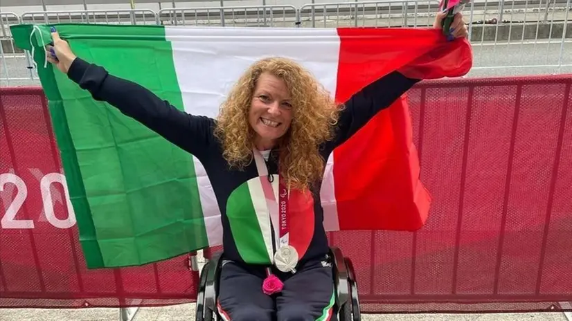 Francesca Porcellato festeggia con il tricolore