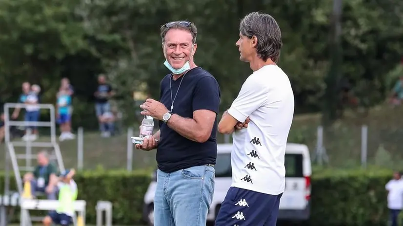 Massimo Cellino e Pippo Inzaghi insieme sul campo durante un allenamento del Brescia Calcio