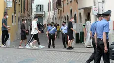 I carabinieri durante un servizio in Fossa a Salò Foto © www.giornaledibrescia.it