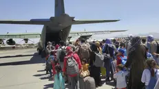 Afghani in fuga da Kabul