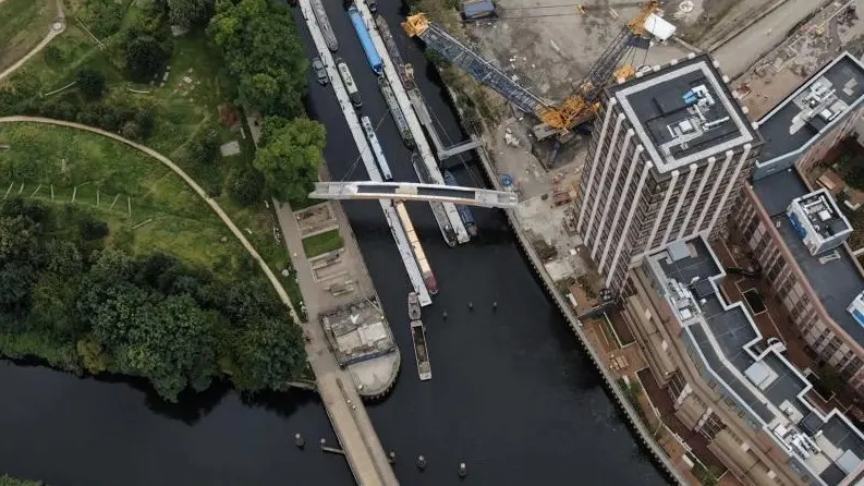 Il ponte nel Regno Unito. Matilda di Scozia è lungo 38 metri e sovrasta il fiume Lea