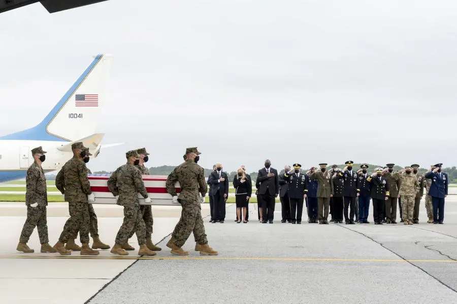 Dover, Biden accoglie in patria le salme dei militari Usa uccisi a Kabul