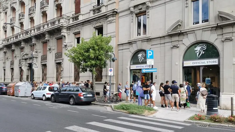 In coda al Brescia Store