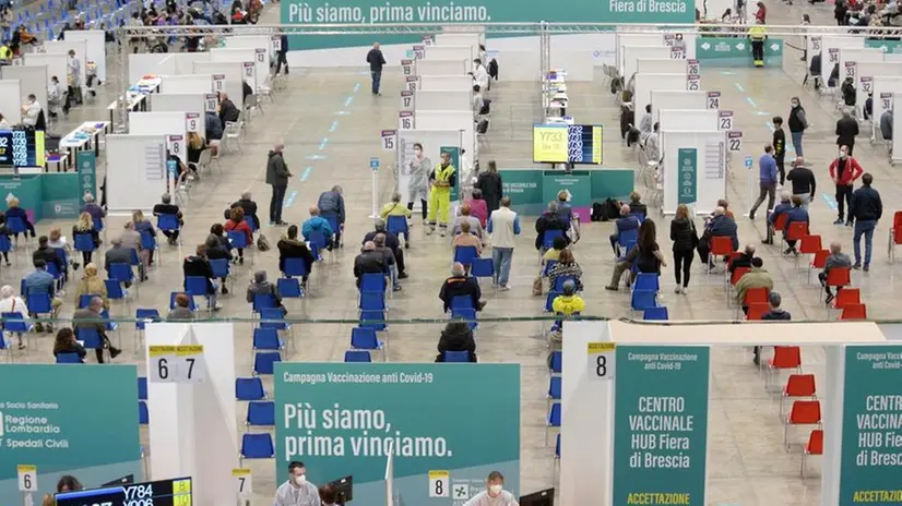 L’hub vaccinale allestito alla Fiera di Brescia, uno dei più grandi di tutta Italia - Foto © www.giornaledibrescia.it