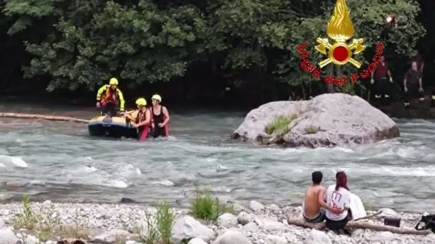 Cerveno, salvati i due ragazzi bloccati in mezzo all'Oglio