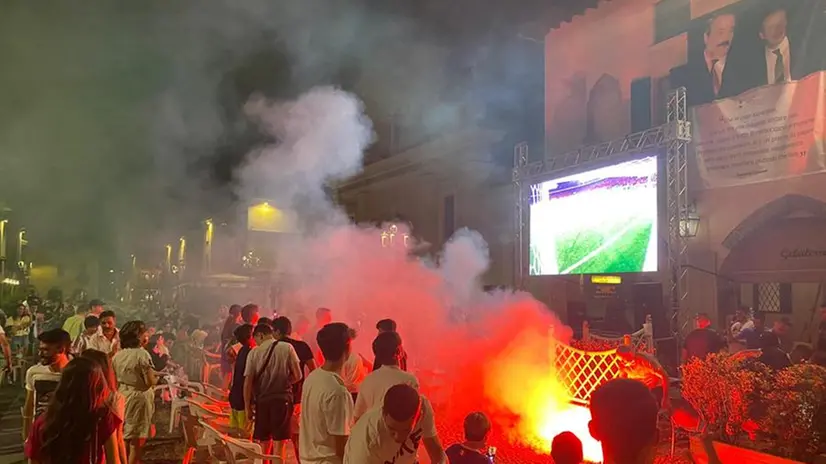 Orzinuovi, la piazza esulta sul gol di Chiesa dell'1-0