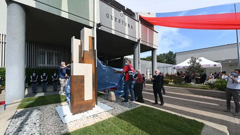 Questura in festa per i 110 anni: l'inaugurazione del Monumento ai Caduti