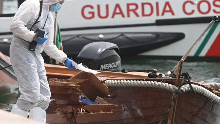 Il gozzo in legno sul quale viaggiavano Greta Nedrotti e Umberto Garzarella