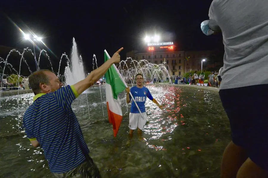 Vittoria dell'Italia, festa grande a piazzale Repubblica