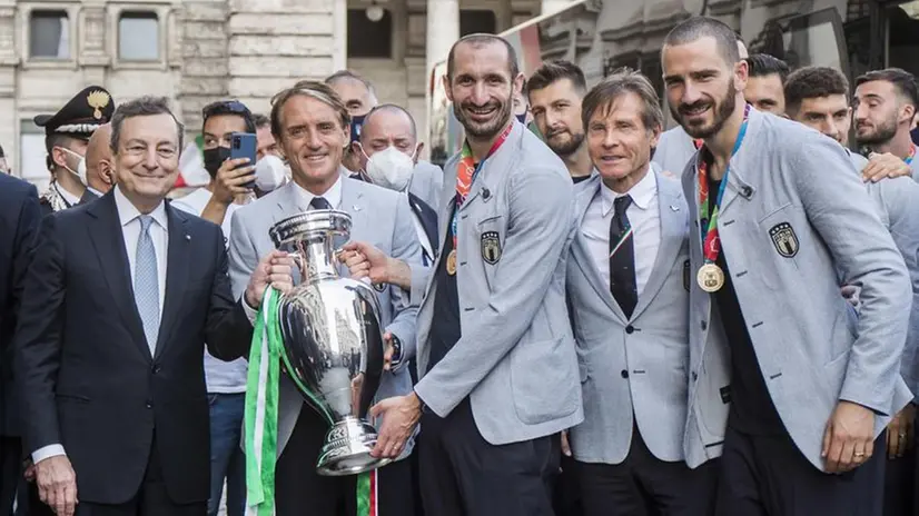 Gli Azzurri con il presidente Mario Draghi a Palazzo Chigi