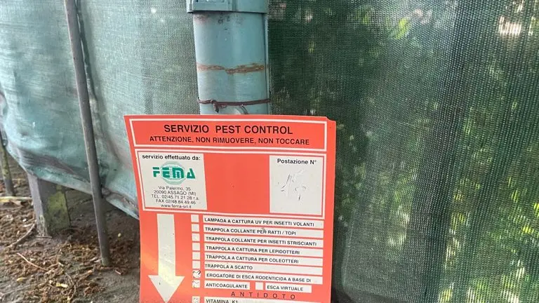 Una delle trappole posizionate per i ratti - Foto © www.giornaledibrescia.it