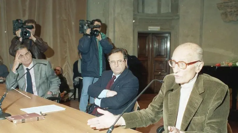 Montanelli con Martinazzoli e il curatore dei «Lunedì», Sabatucci