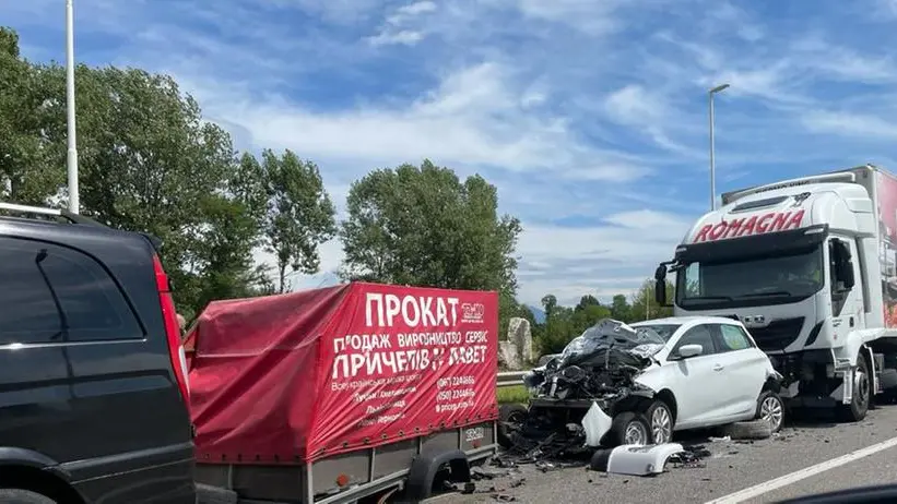 L'incidente avvenuto questa mattina a Mazzano lungo la Statale 45 bis - © www.giornaledibrescia.it