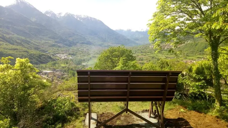 Capodiponte: il panorama dalla panchina gigante