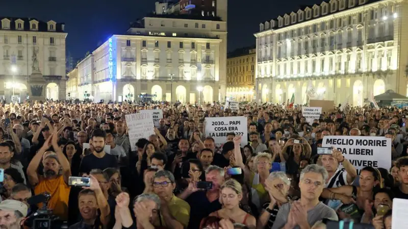Migliaia di persone in piazza a Torino