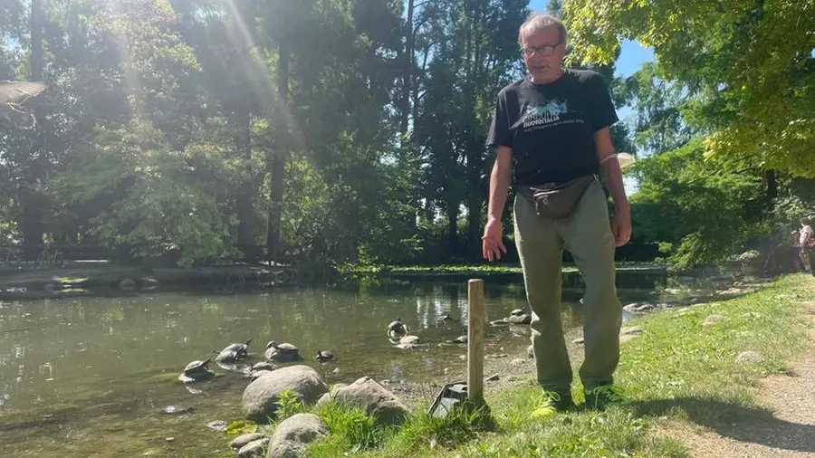 Paolo Carbone durante un'ispezione al parco Ducos 1