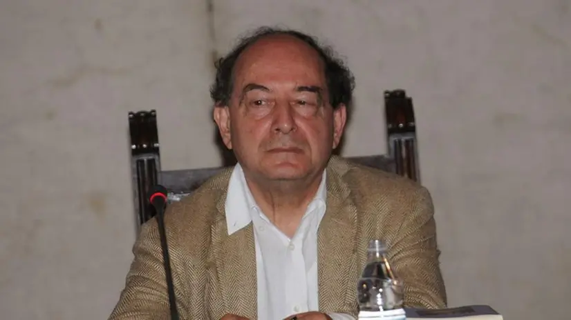 Roberto Calasso, direttore della casa editrice Adelphi, durante una conferenza in Loggia nel 2009 - Foto New Reporter Favretto © www.giornaledibrescia.it