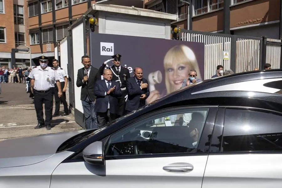 L'addio a Raffaella Carrà, dalle sedi Rai al Campidoglio