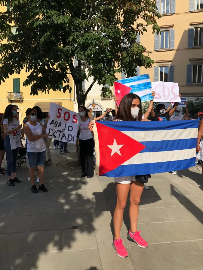 Cubani in manifestazione a Brescia