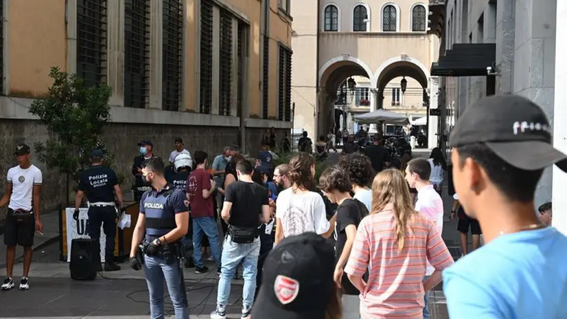 La manifestazione dei giovanissimi in piazza Vittoria