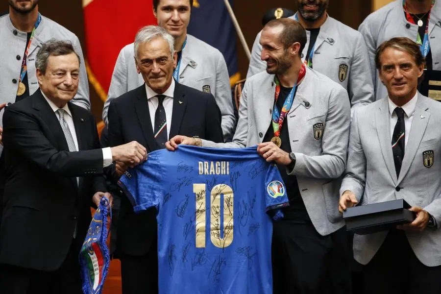 Gli Azzurri con il presidente Mario Draghi a Palazzo Chigi